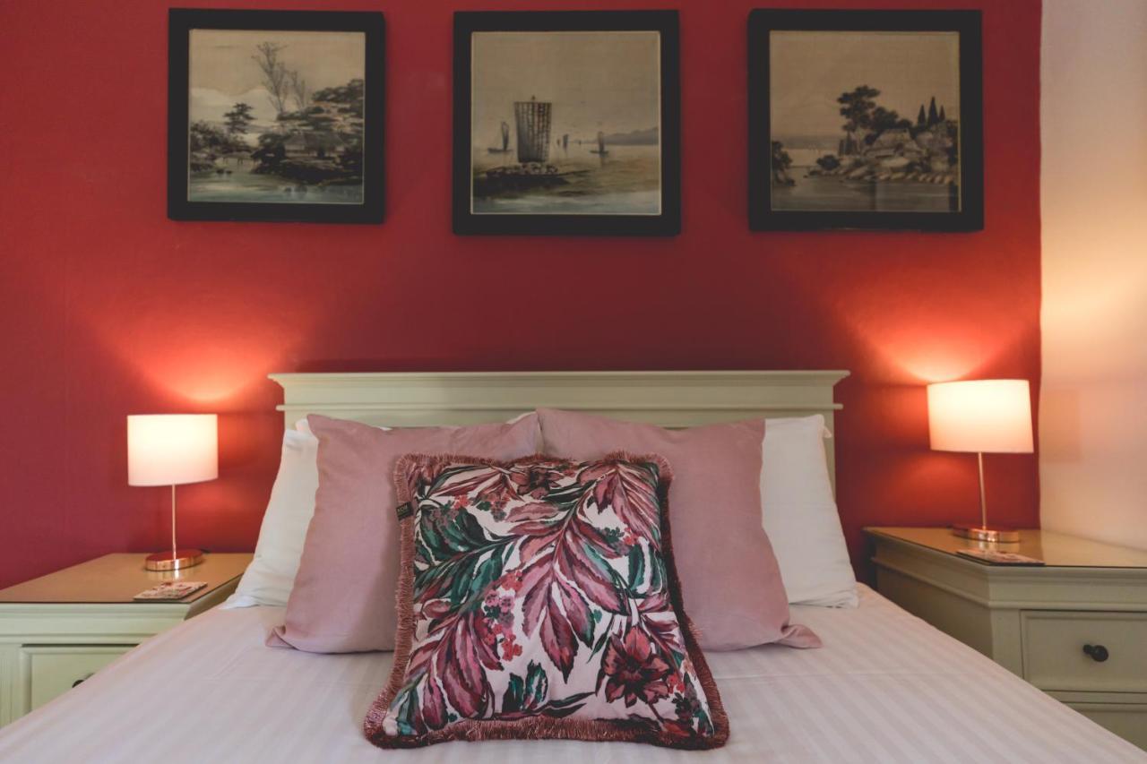 The Old Vicarage Hotel & Restaurant 브리지워터 외부 사진 A bedroom at the hotel