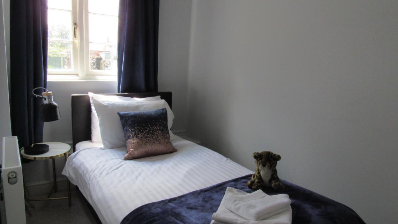 The Old Vicarage Hotel & Restaurant 브리지워터 외부 사진 A single bed