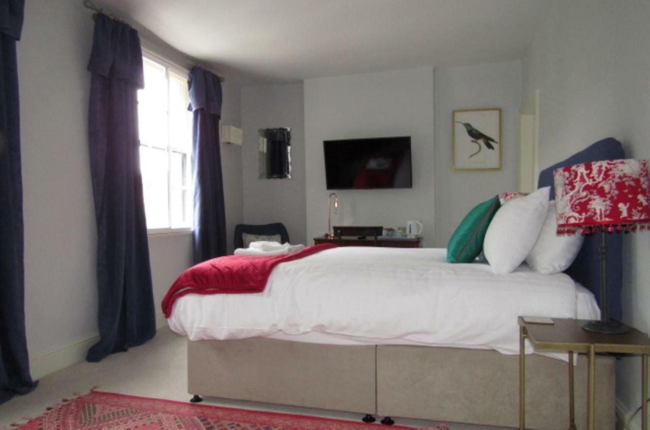 The Old Vicarage Hotel & Restaurant 브리지워터 외부 사진 A bedroom at The Swan