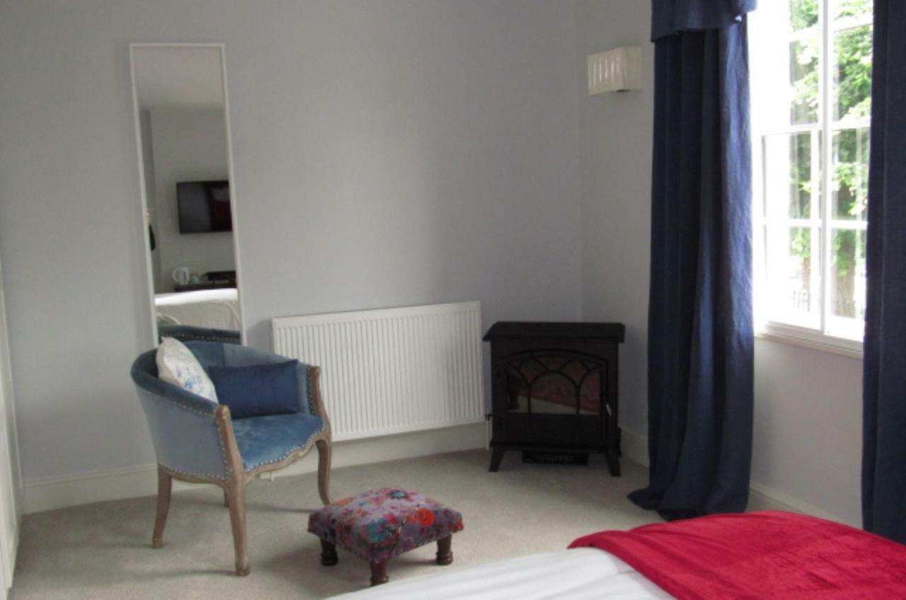 The Old Vicarage Hotel & Restaurant 브리지워터 외부 사진 A room at the hotel