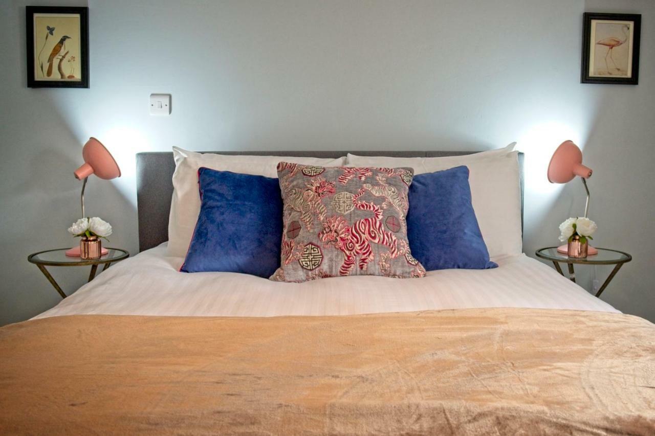 The Old Vicarage Hotel & Restaurant 브리지워터 외부 사진 A bedroom at The Old Vicarage