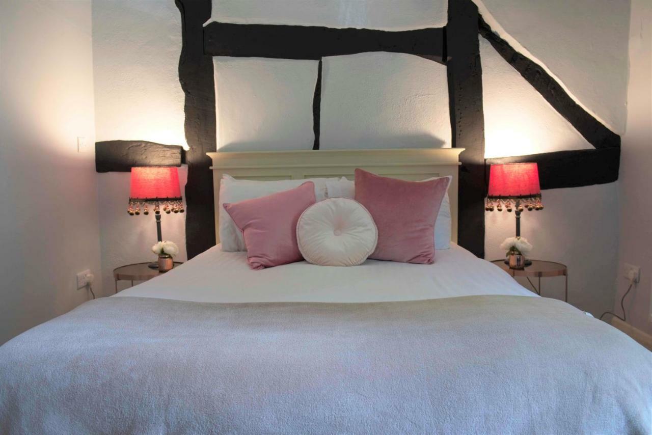 The Old Vicarage Hotel & Restaurant 브리지워터 외부 사진 The bedroom